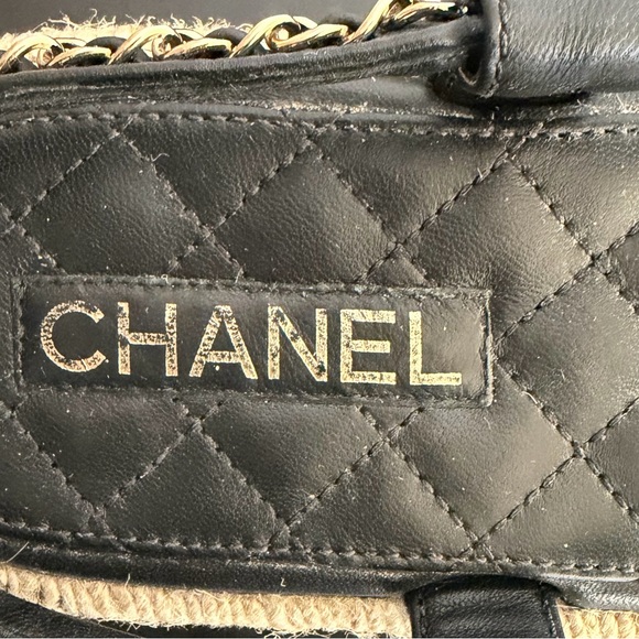 Chanel Black Leather CC Thong Espadrille Sandals with Gold Chain Detail - Picture 11 of 12